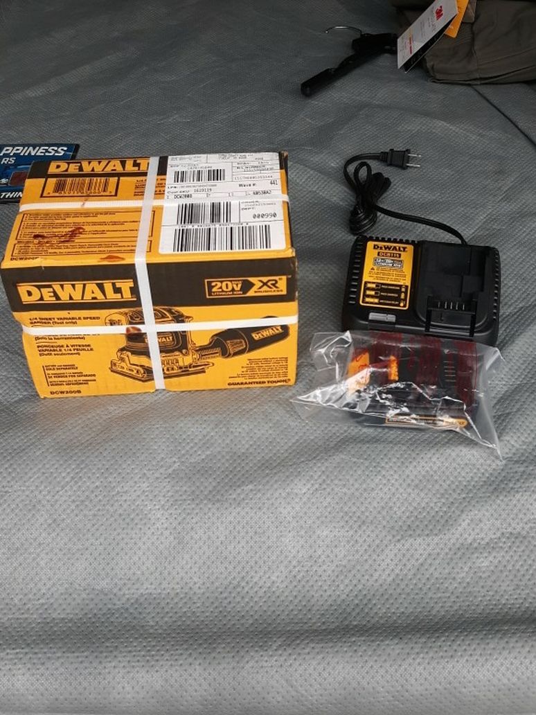 DeWalt 20 Volt XR Brushless Sander Battery And Charger