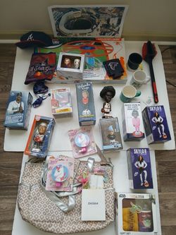 Lot of 25 Items Bobbleheads, Sports, Mugs & More