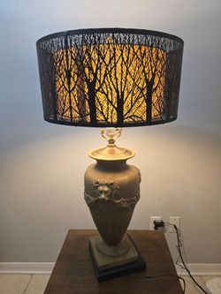 Vintage Lion Table Lamp – 3-Way Light & Tree Shade