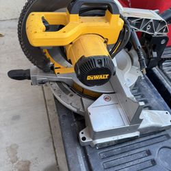 DeWalt Compound Miter Saw