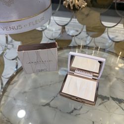 Anastasia Beverly Hills  Iced Out Illuminating Powder  Highlighter FIEM PRICE🤍