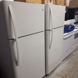 Fridge  Works Great  Delivery Possible 