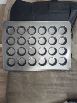24 cavity muffin pan