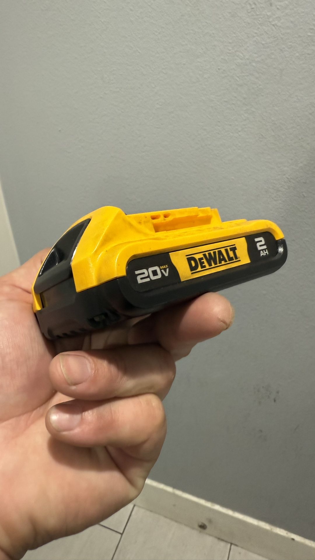Dealt Battery With Charger