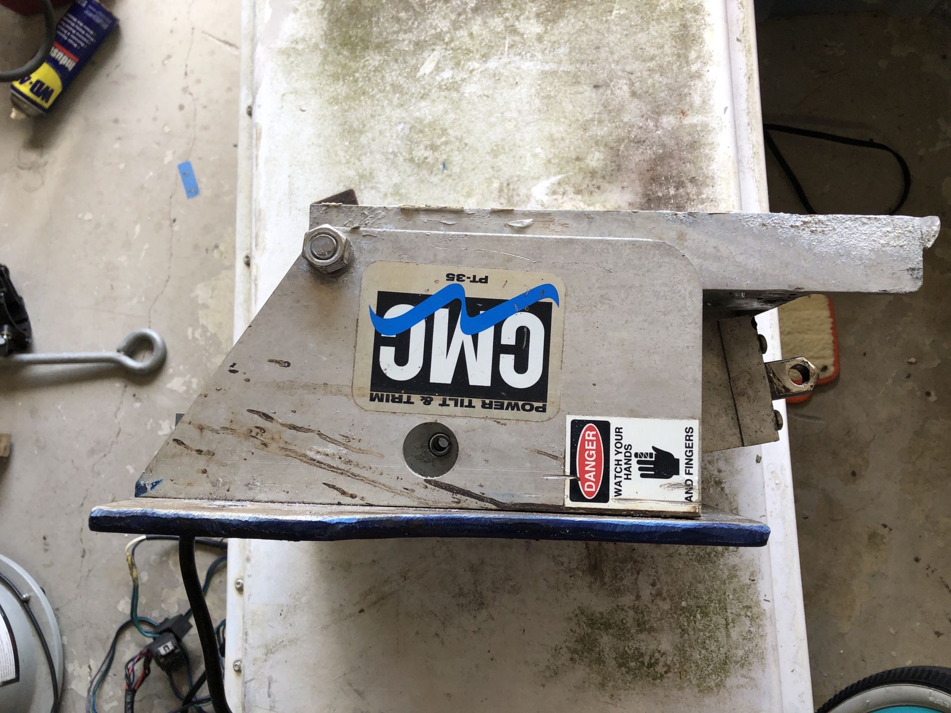 PT-35 Tilt And Trim Unit For Outboard Motors Up To 35HP - Electric Hydraulic, 5.5" Setback, 84-Degree Tilt