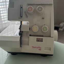 Bernette Serger/ Sewing Machine