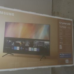 Samsung Crystal UHD TV 43”