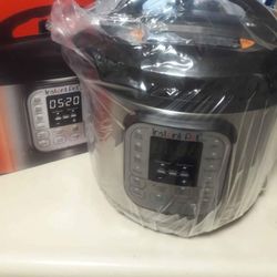Brand New Insant Pot 