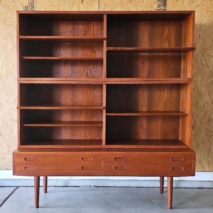 Model No 26. Bookcase By Hundevad & Co. Mid Century Danish