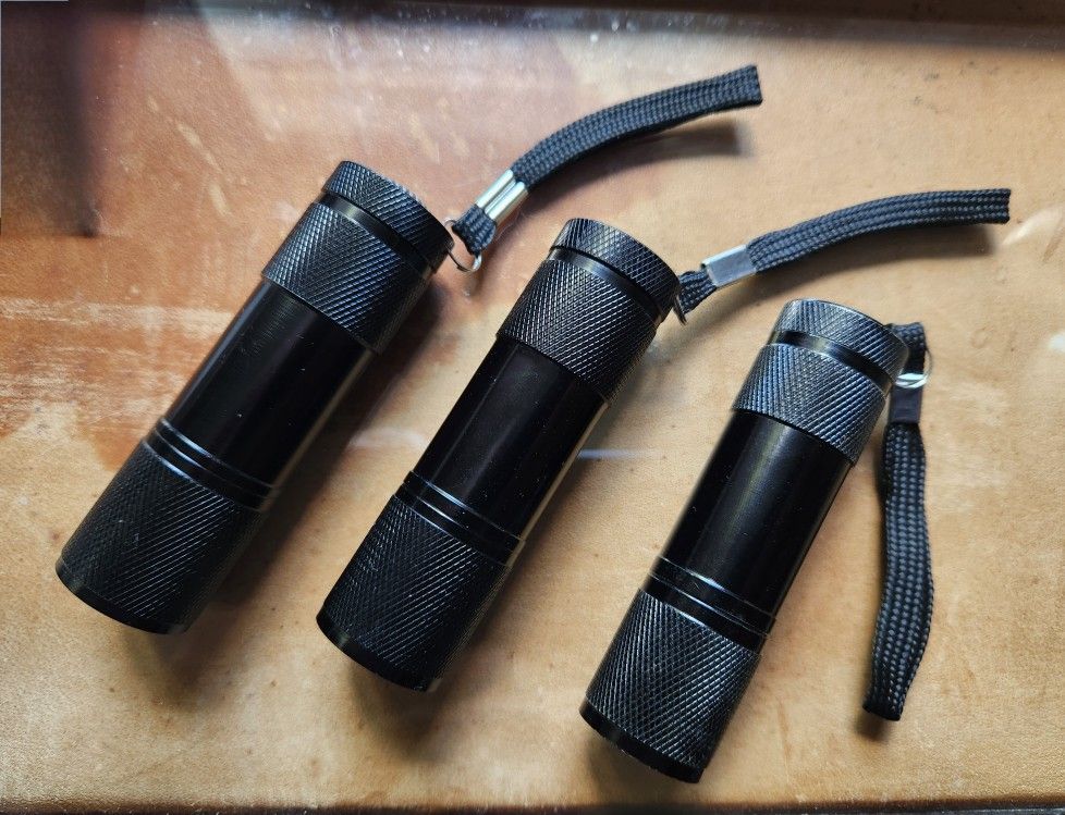 (3)- Mini Flashlights in working conditions. All Black. 
***** PRICE IS FOR ALL 3 FLASHLIGHTS. 
***** Cash 💸 only, please. Front Door pick-up only