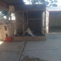 Completely Enclosed Animal Kennel
