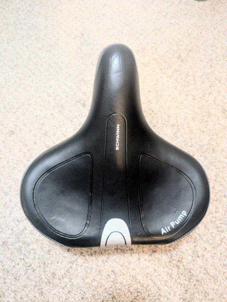 Schwinn Oversize Comfort Soft Bike Seat ( Like New)