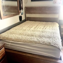 Queen bedroom set 4 pieces from Rooms to Go