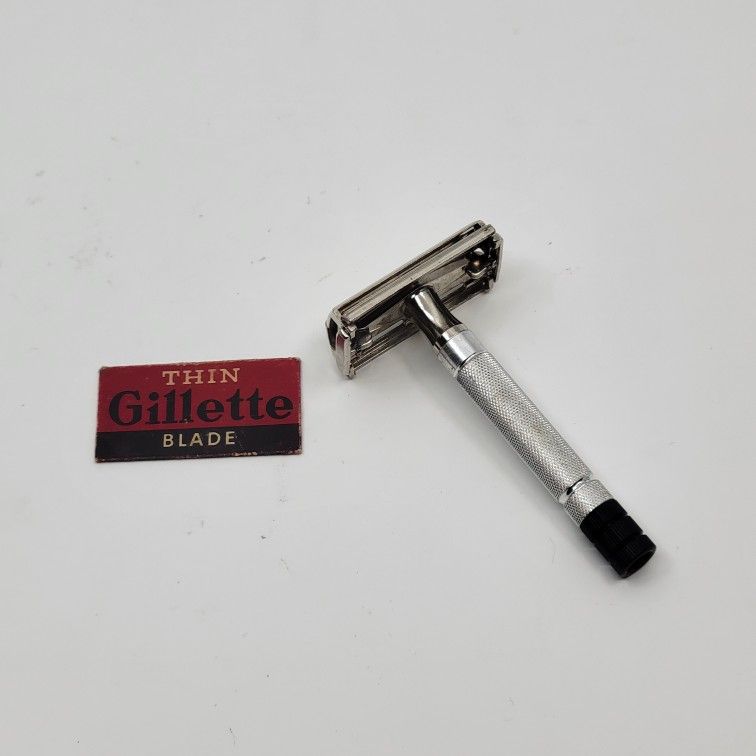 Vintage Gillette Super Speed Safety Razor W-3 1960s. Pre-owned, good 
shape, please see the photos for details.
Added free one Thin Gillette blade
Wei