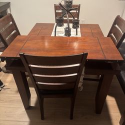 Kitchen table with 4 chairs, a leaf and a bench