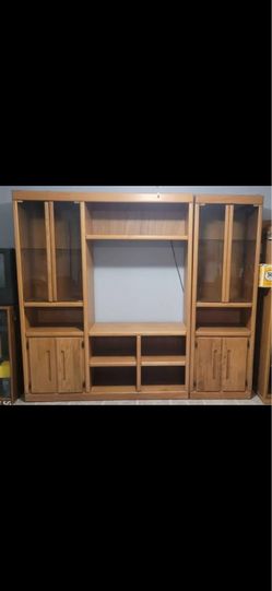 Entertainment center