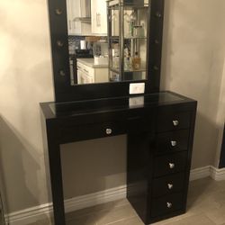 Vanity Desk With Mirror 