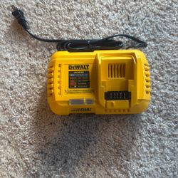 Dewalt 8 Amp Fast Charger