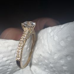 size 6 women’s ring Cuban Sidonian for 14karat gold (not real diamonds)