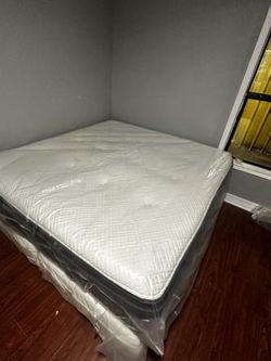 King Size Matress And Box Spring 