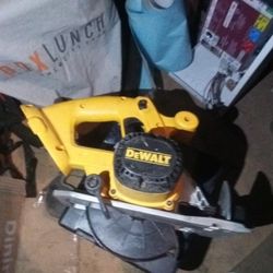 DeWalt Saw