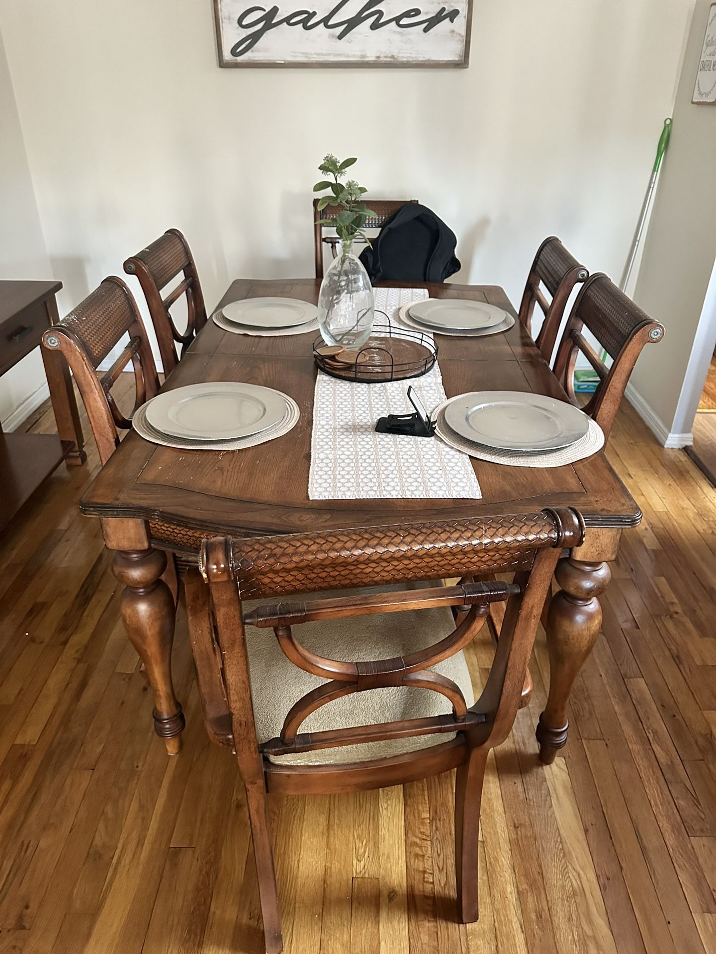 Matching Dining Table & China Cabinet (Curio)