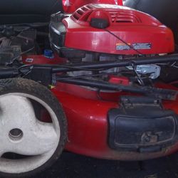 Toro 6.5 Mower (Needs to turn the string,& Handle)