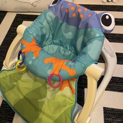 Baby Seat Sit-Me-up Floor Seat Portable Infant Chair, Citrus Frog . Porch pickup up only 15642 Hahntown area