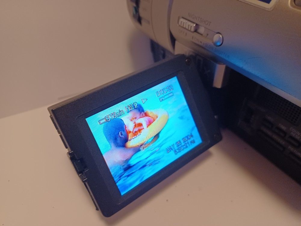 Sony Handycam CCD-TRV66 hi8 8mm Video8 Camcorder