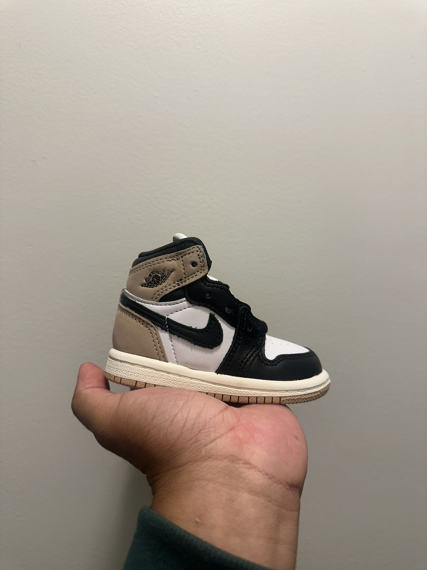 Jordan 1 Retro High OG Latte (TD)