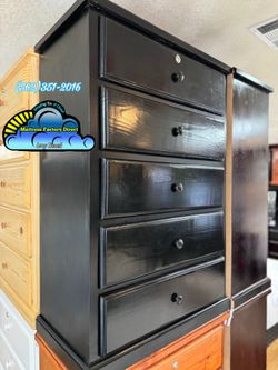 Black five drawer dresser with lock cajonera Comoda de Pino