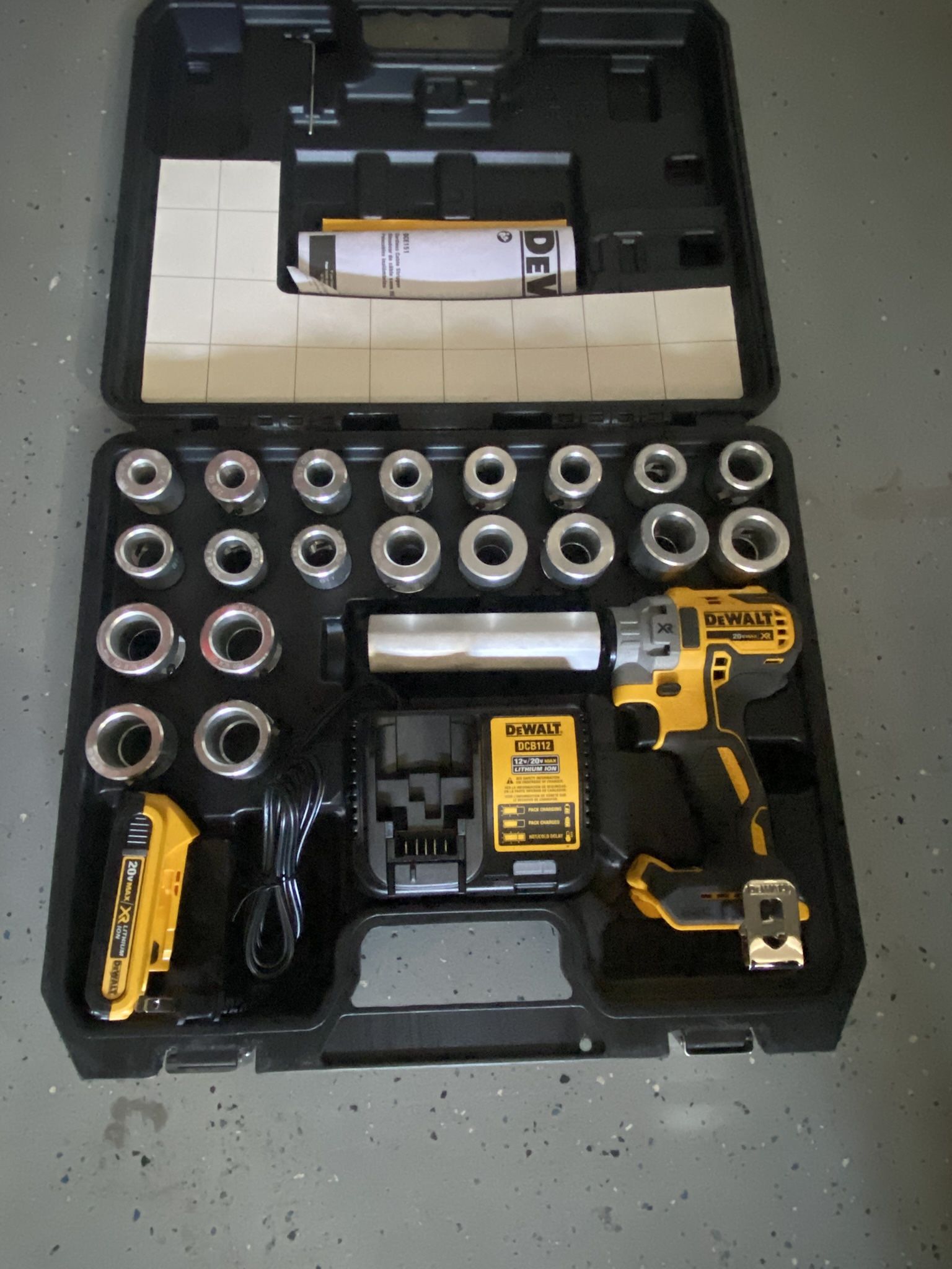 Dewalt 20V Max SR Cordless Cable Stripper Kit DCE151TD1