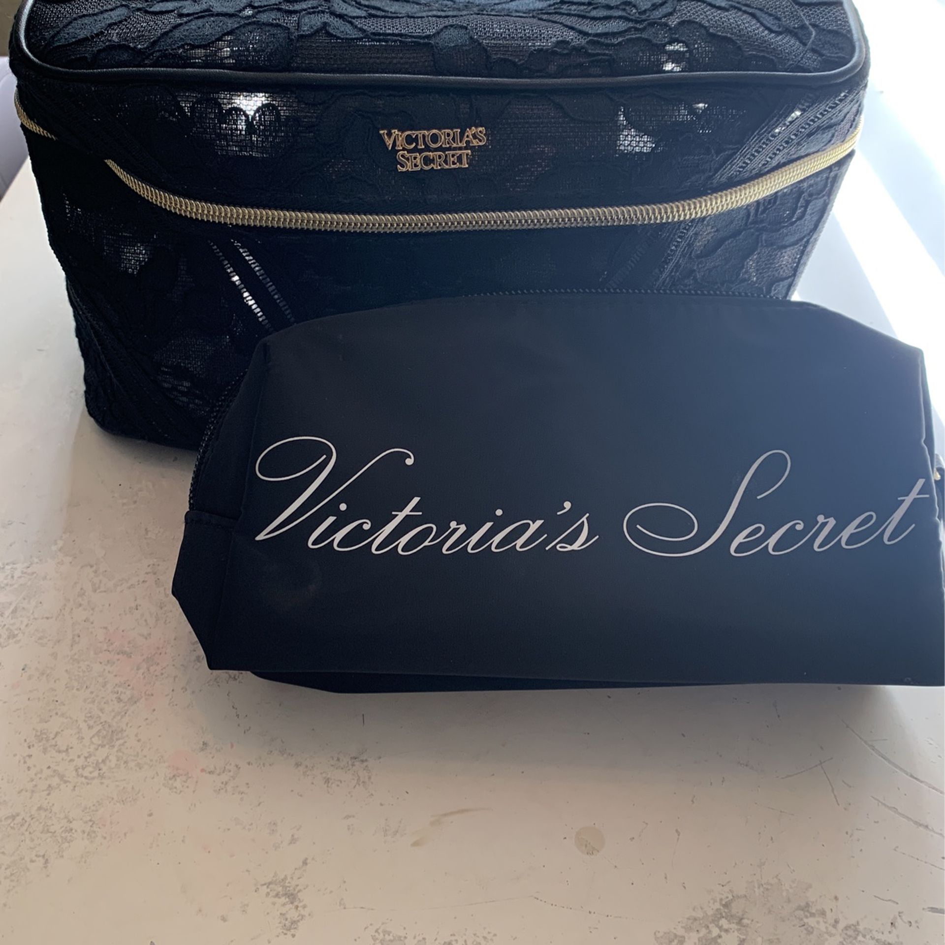 Louis Vuitton Large Make Up Pouch for Sale in South Gate, CA - OfferUp