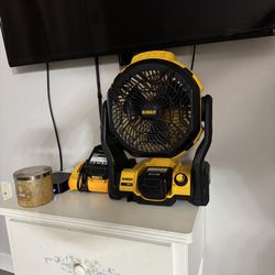 DeWALT 20V Jobsite Fan + (2) 6.5Ah High-Cap Batteries & Charger