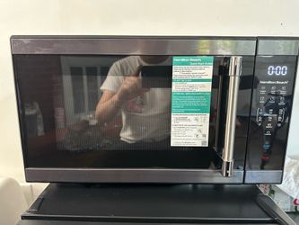 Hamilton Beach Microwave – Clean, Works Perfect