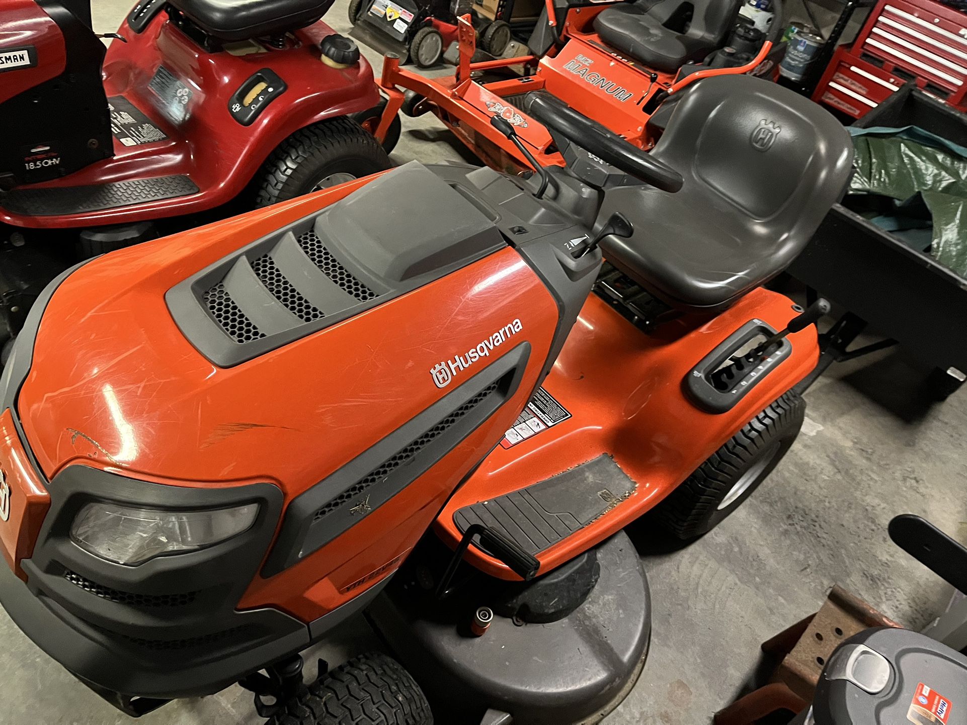 2015 Husqvarna YTH22v46 Riding Mower