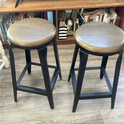 2 Bar Stools