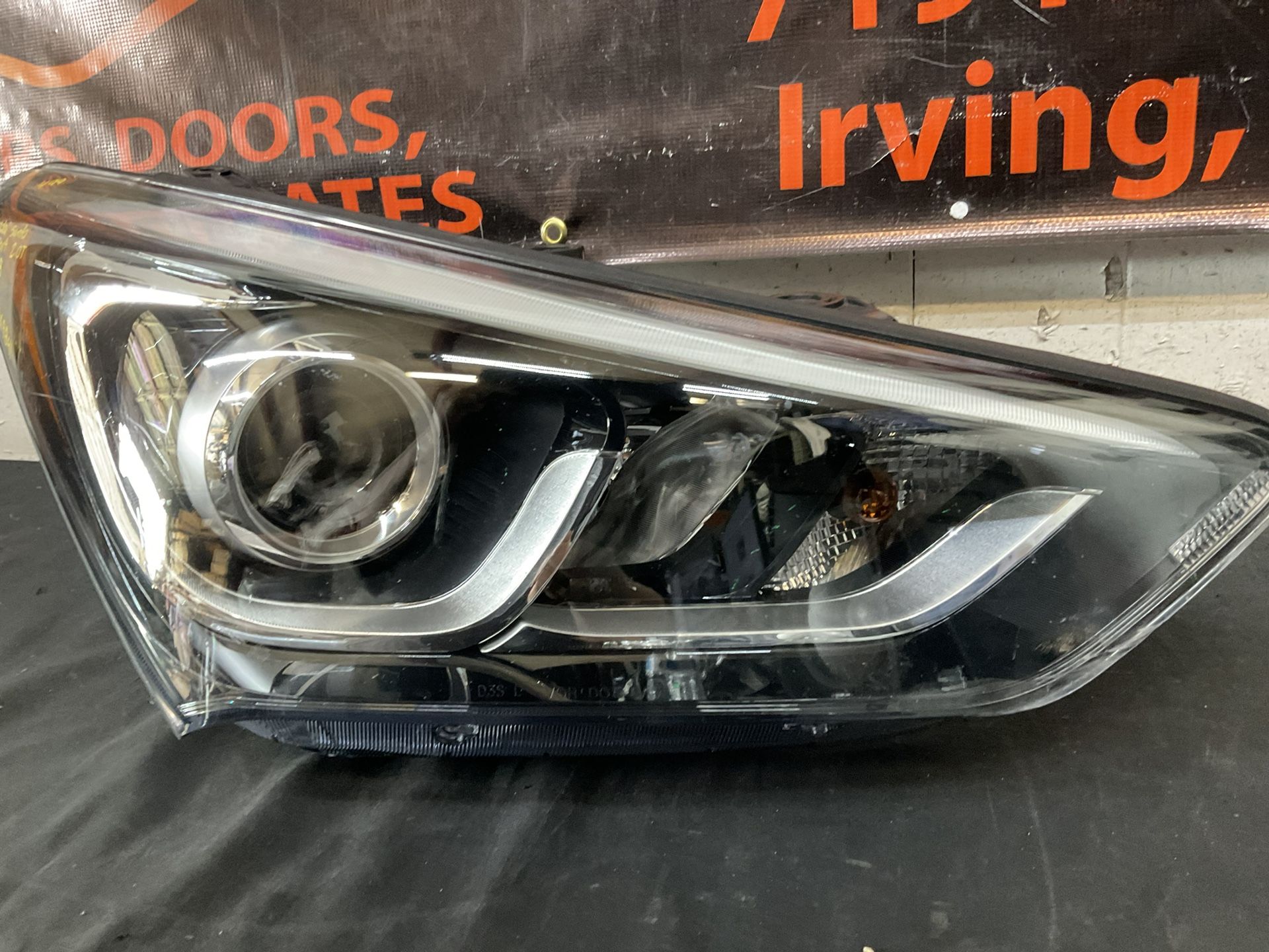 HYUNDAI SANTA FE SPORT RH HEADLIGHT 2017-2018 HID OEM 