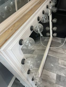 Vanity mirror