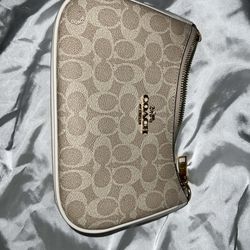 Zip Top Crossbody Bag In Signature Canvas CW338