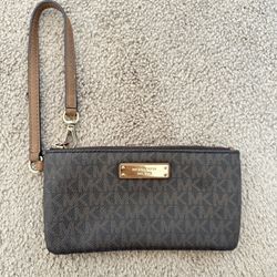 Michael Kors  Wristlet