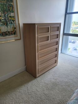 Wood chest of drawer
