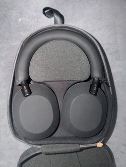 Sony Xm5 headphones