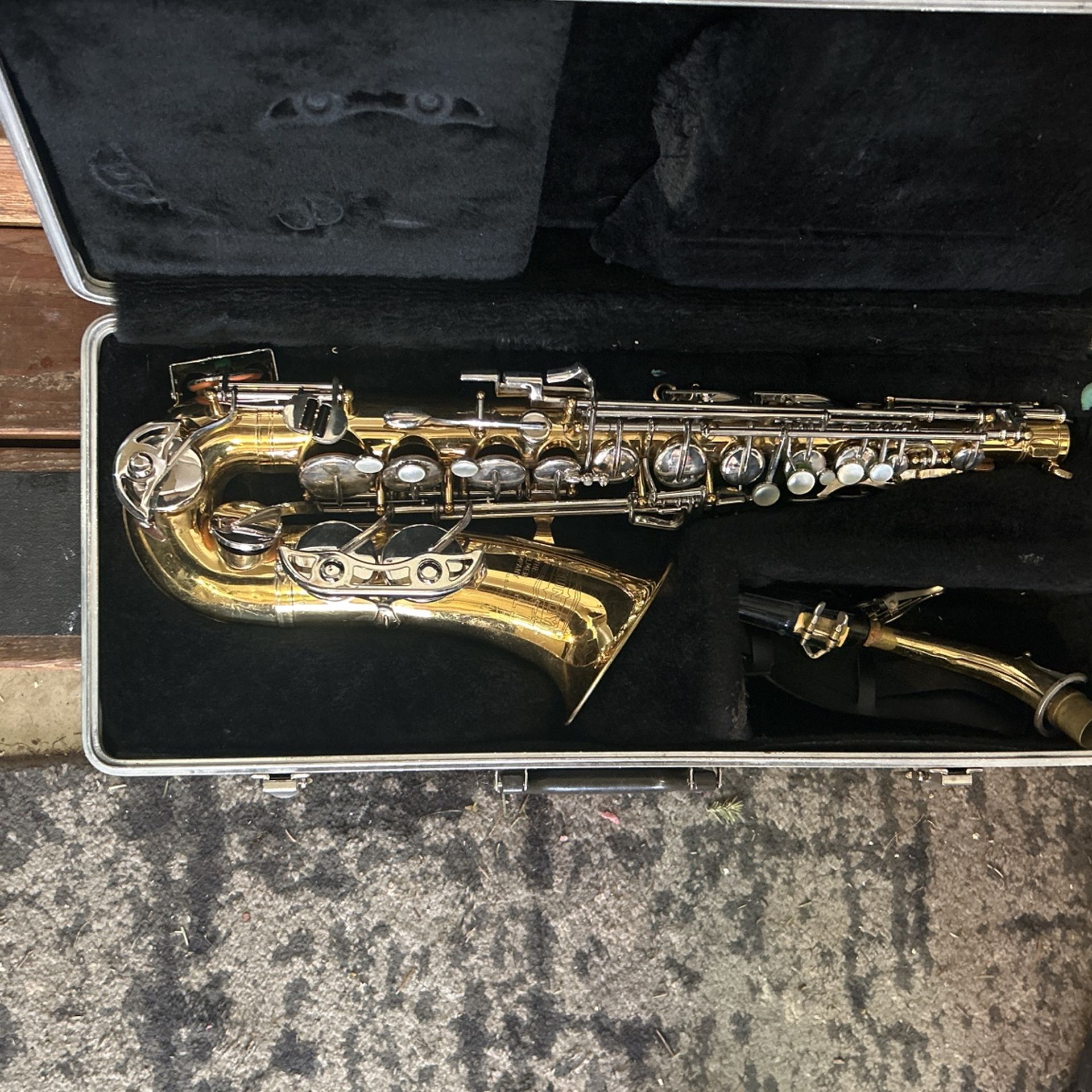Bundy Saxophone With Case