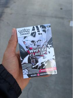 Pokémon White Flare Booster Bundle