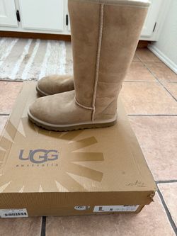 Size 5 Uggs