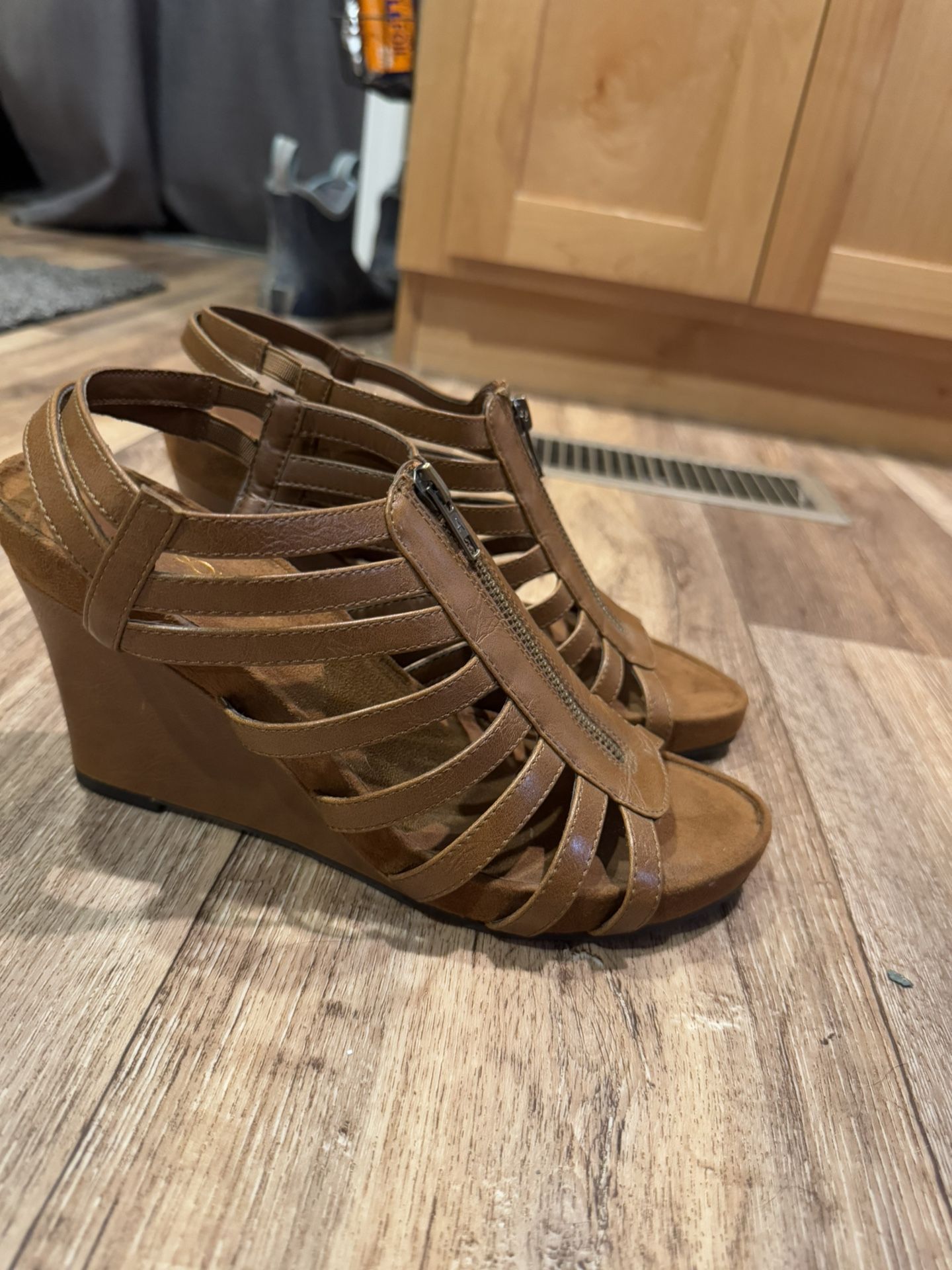 Aerosoles Sandals Brown Suede Wedge Heels Size 10