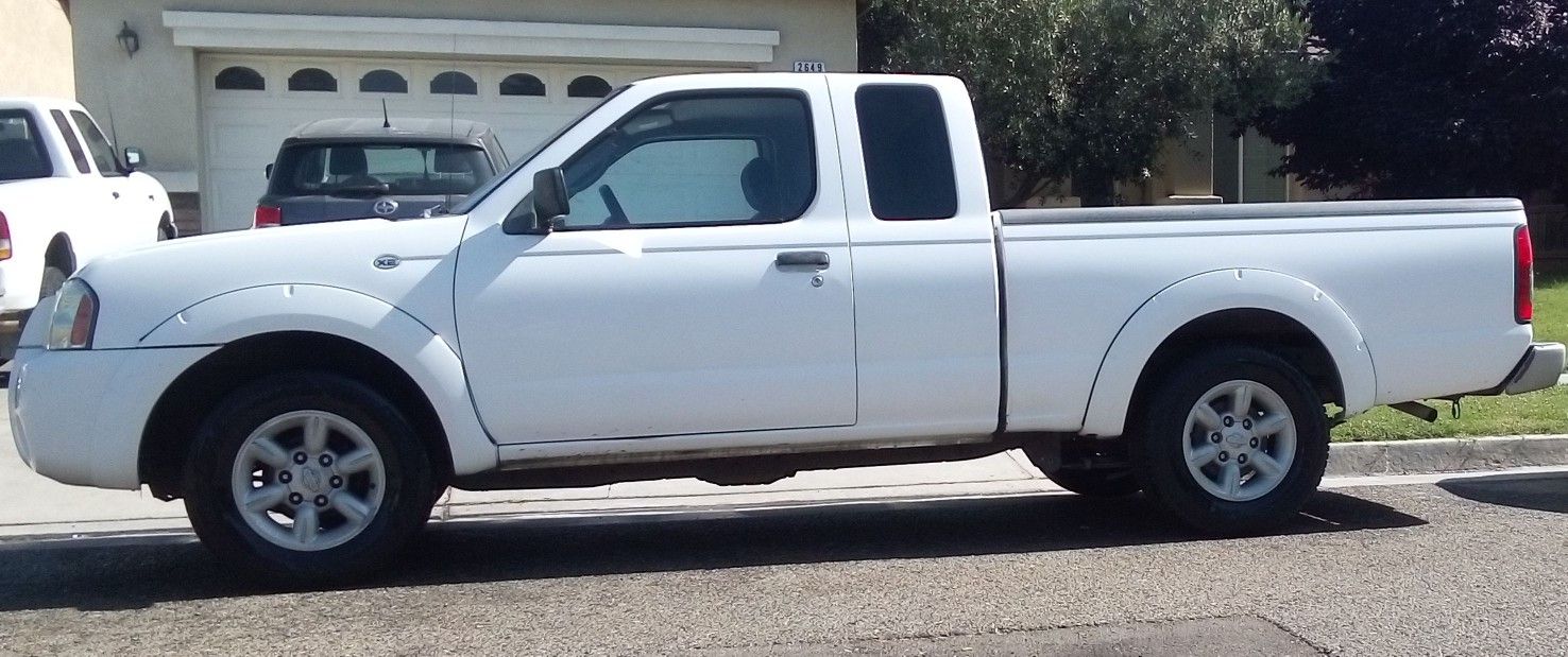 2002 Nissan Frontier 4-cylinder 5 Speed Runs great!!!IN TULARE