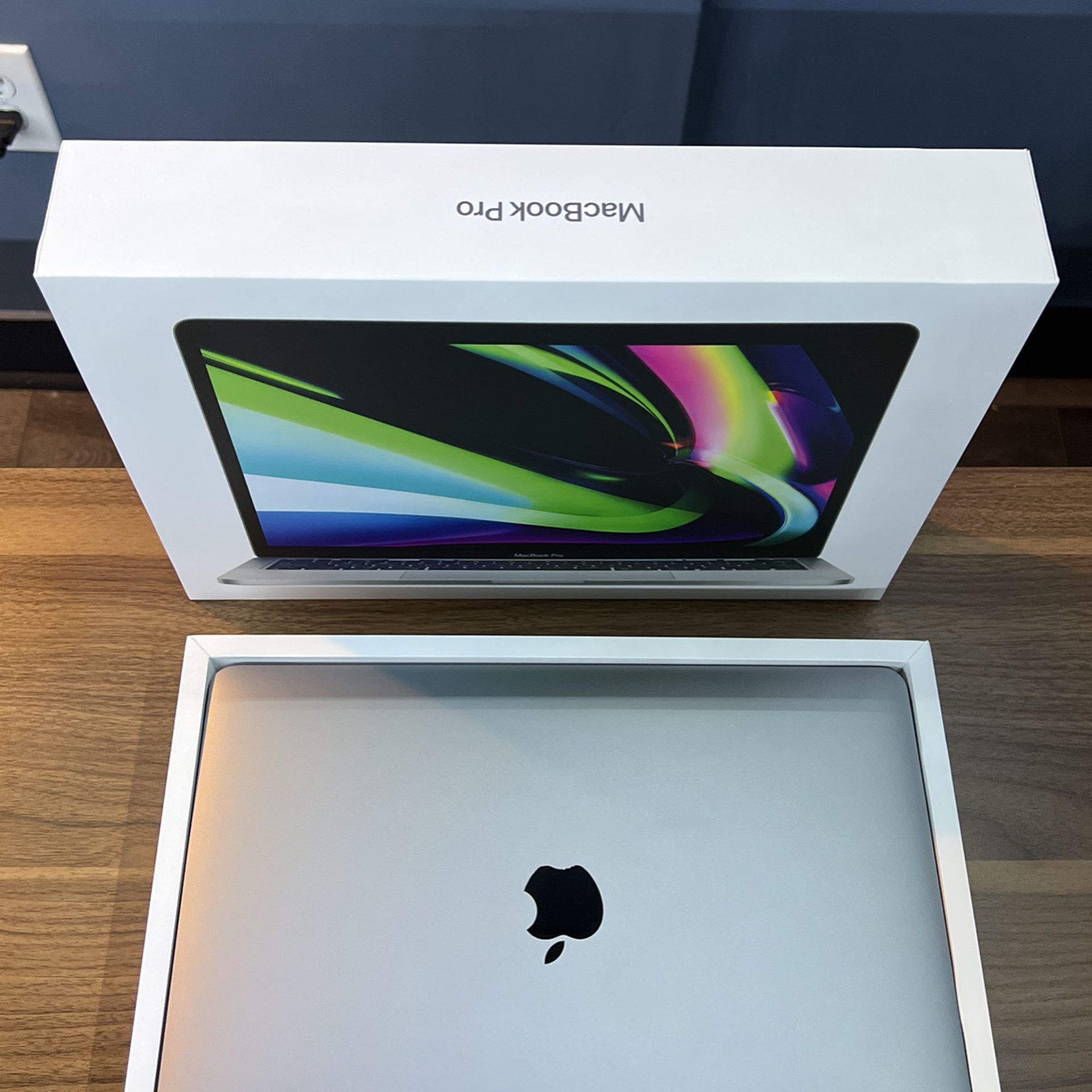 Apple MacBook Pro 2022, 13.3 inch M2 (8 GB Memory) (512 GB Storage) (WITH BOX AND CHARGER)