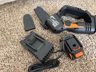 WORX 20V cordless pruning saw, 5-inch. ✅ Works great ✅ 20V battery included ✅ Charger included ✅ Blade cover included ✅ Clean condition